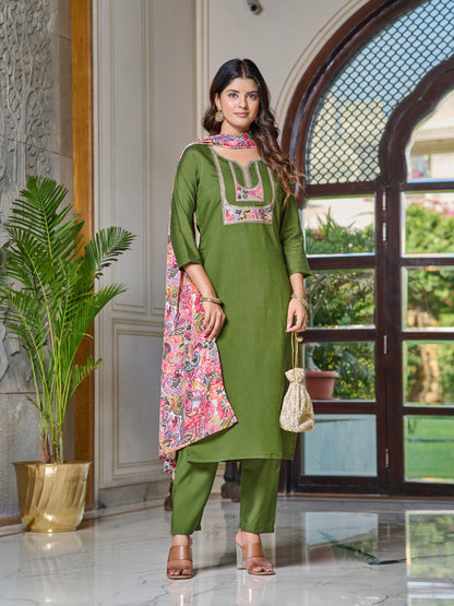 Green Embroidered Chanderi Kurti With Pant & Dupatta Set for Women