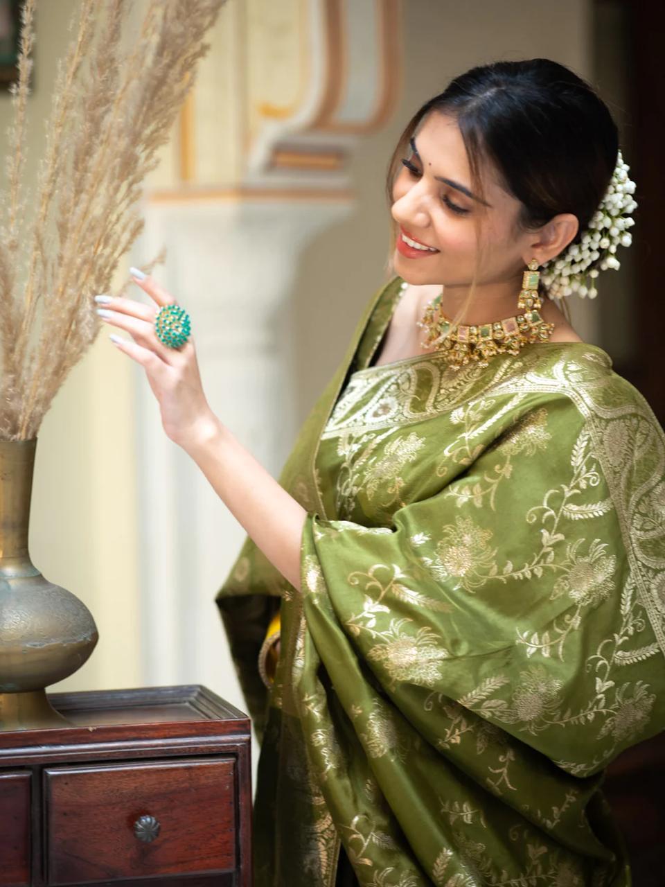 Mehandi Silk Saree With Unstitched Brocade Heavy Work Blouse